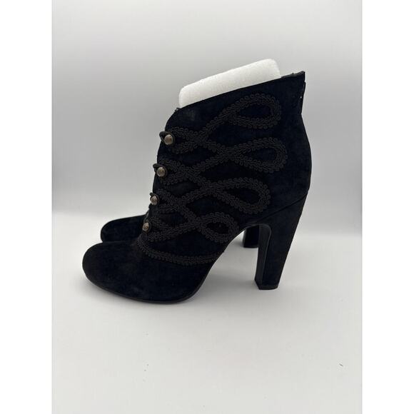 Women’s Seychelles Size 9 Black Suede Heeled Ankle Boots w/ Embroidery.